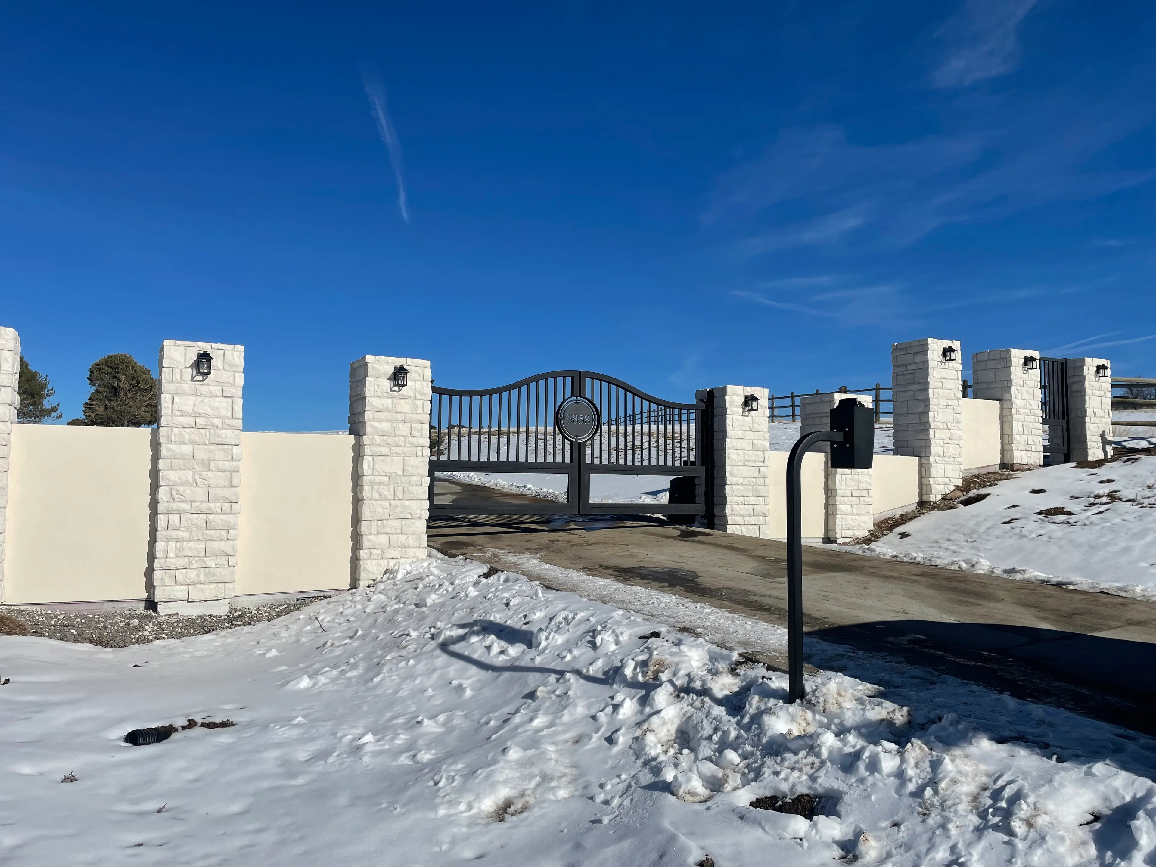 How Colorado HOAs Track Seasonal Guests
